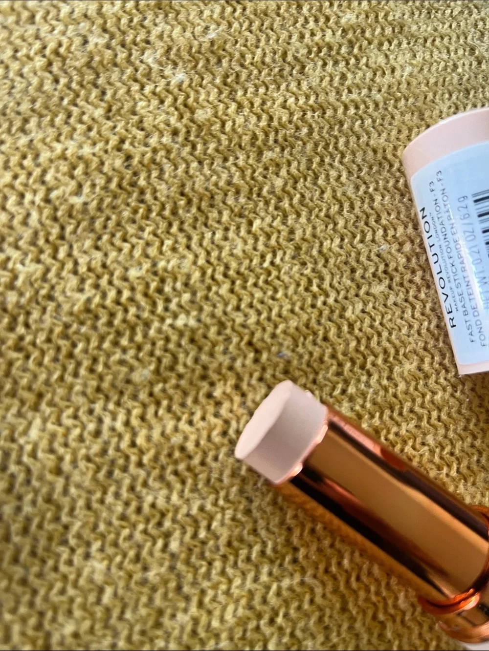 Revolution Fast Base Stick Foundation F3 with Pink Lip Set